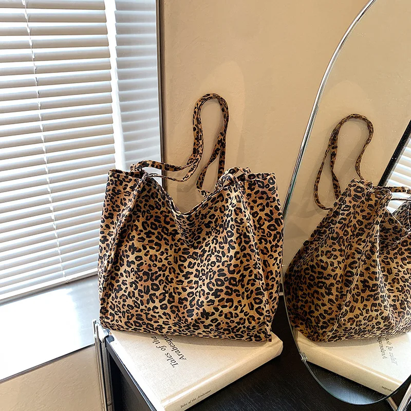 thumbnail image 1 of Bolso informal versátil de gran capacidad para mujer, nuevo bolso de hombro con estampado de leopardo popular para otoño e invierno de 2024, bolso de mano para viajeros, 1 of 4