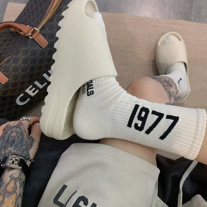 Men's and Women's Midtube Digital Sports Pure Cotton Socks Comfortable Stylish Breathable