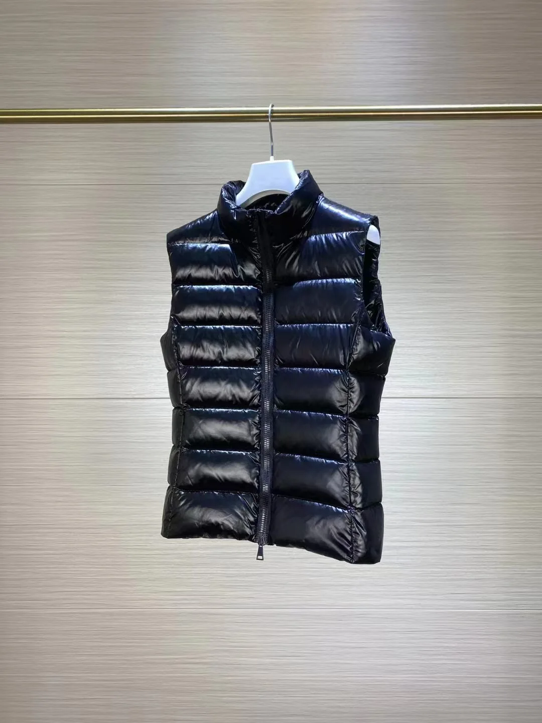 

Winter Women's White Duck Down Vest Slim Fit Thickened Warm Fashion Down Vest White Black Down Vest