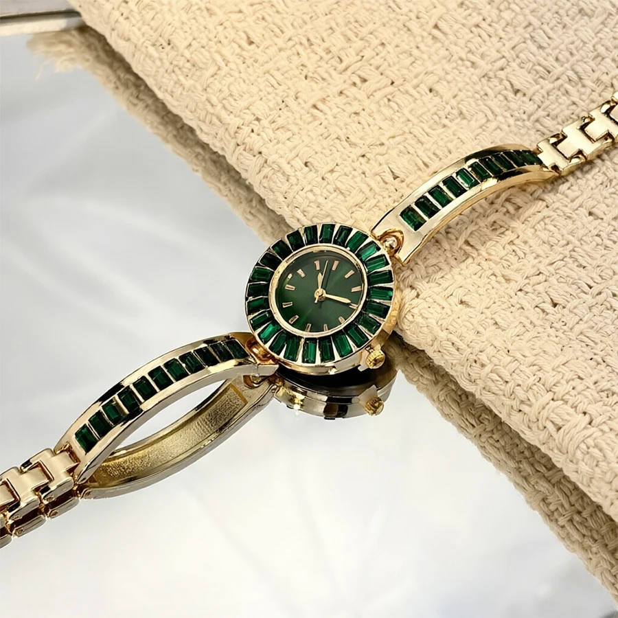 Opulent Gem-Studded Gold Watch for Women: Elevate Your Style with Vintage Glamour