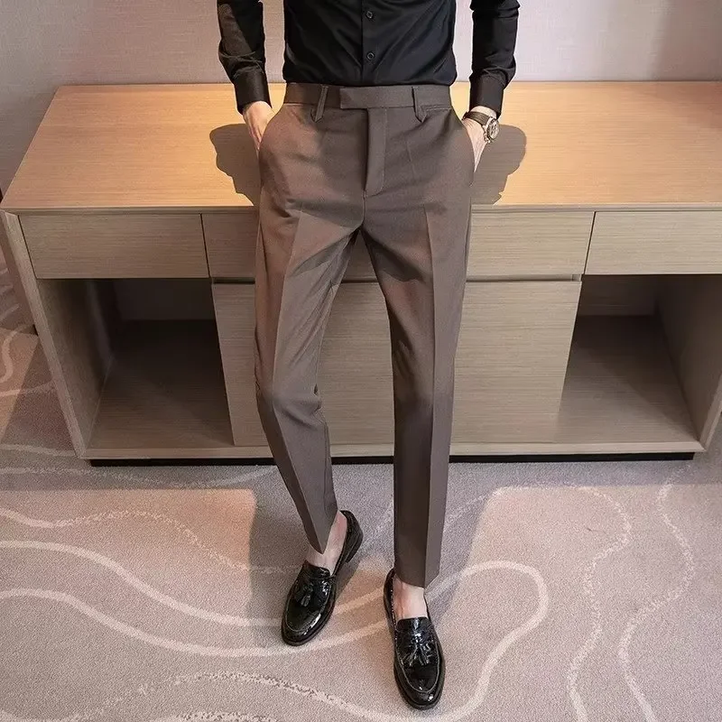Pantaloni da abito da lavoro color caffè da gentiluomo inglese Pantaloni drappeggiati casual per uomo Piede piccolo primavera autunno alla moda 3