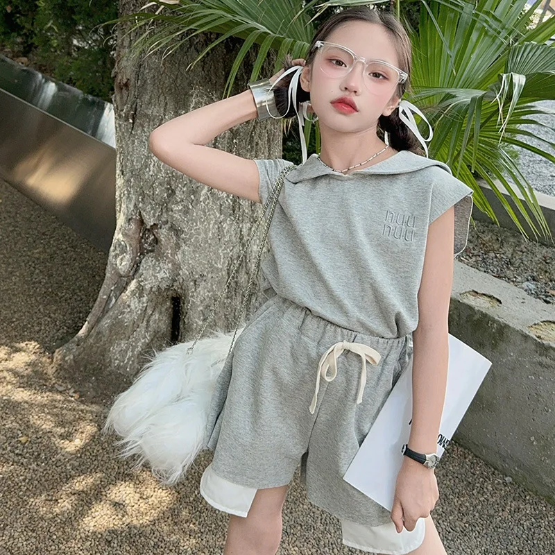 

Спортивный костюм для девочек, летний дизайнерский Повседневный Топ с откидным воротником и короткими рукавами, футболка и серые шорты, комплект из 2 предметов для подростков, детская одежда