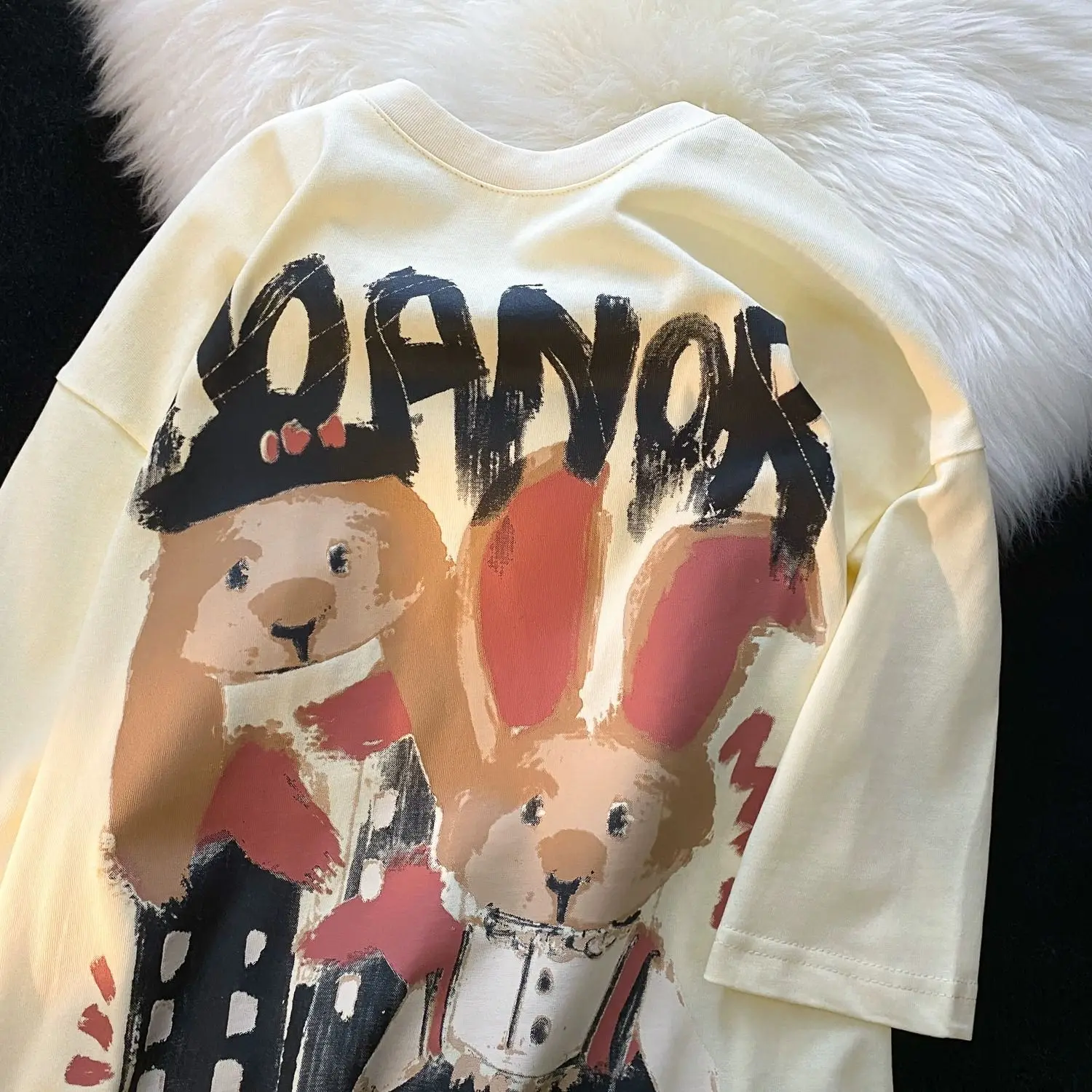 

American retro graffiti rabbit print trendy ins loose design couple outfit college style short-sleeved ins top for women and men