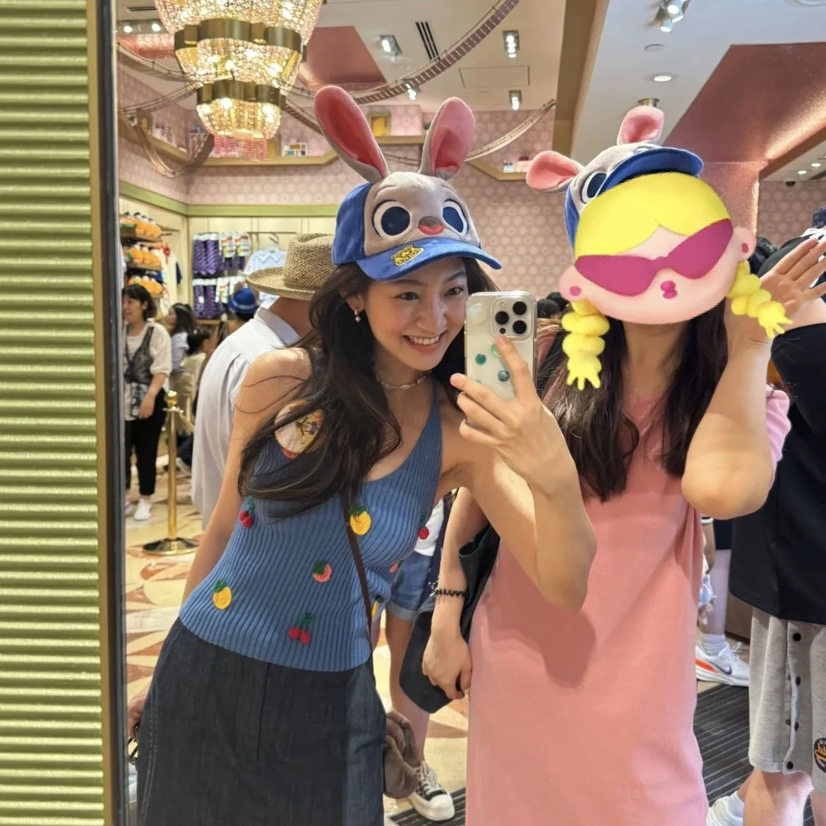 S09f2ecca4190456bb3f2a1e4a0b949a6O - Zootopia Merch