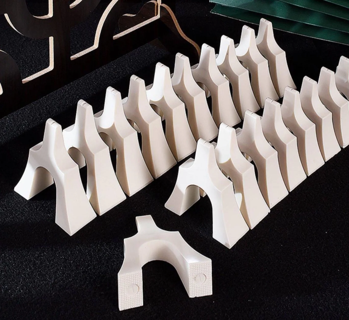 

Guzheng Bridge White Imitation Bone China Complete Set Contains 21 Pieces