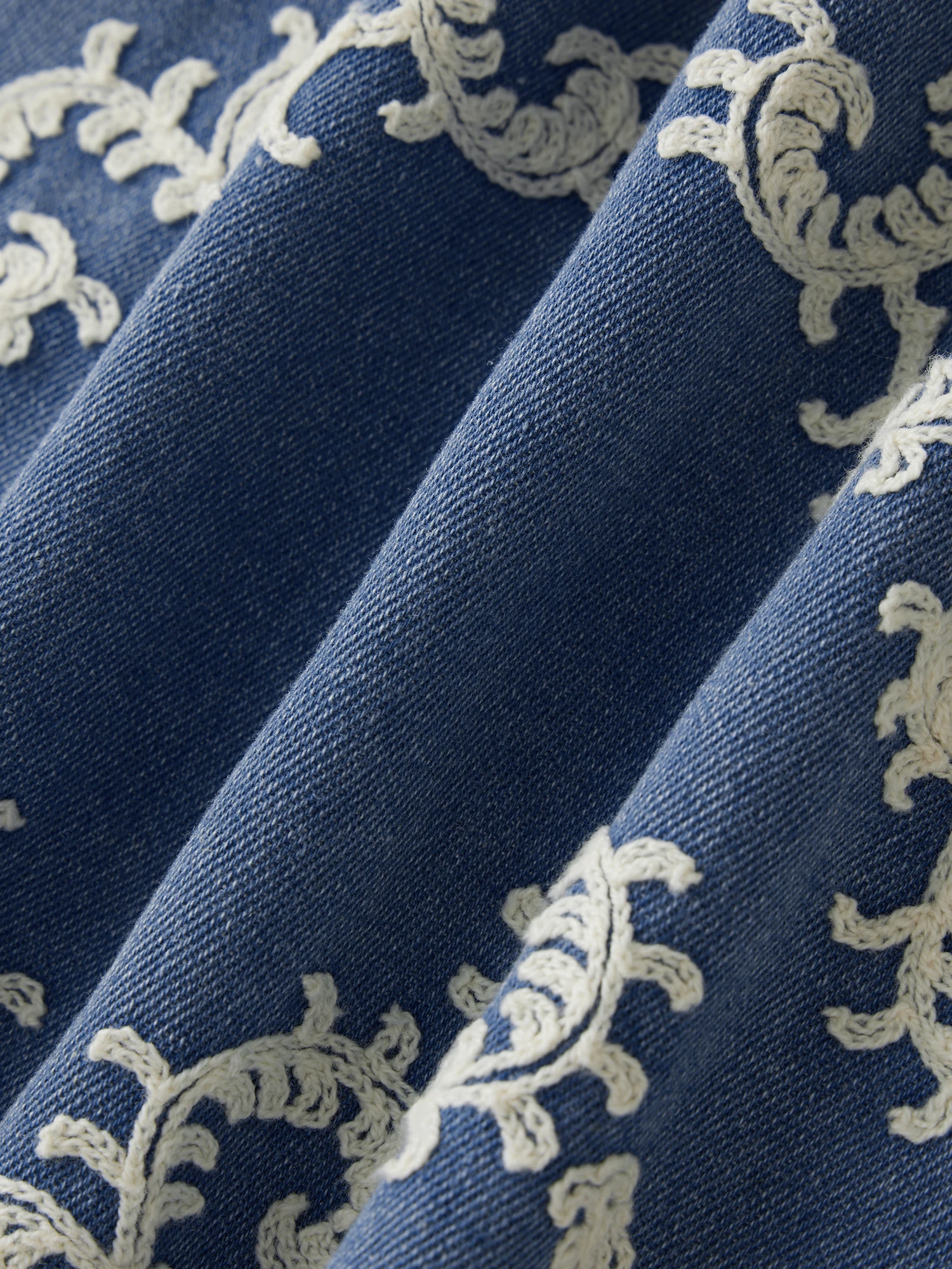 Women s Denim Crochet Vest Jacket with Floral Embroidery Round Neck Button-up Closure Sleeveless Design Summer Streetwear