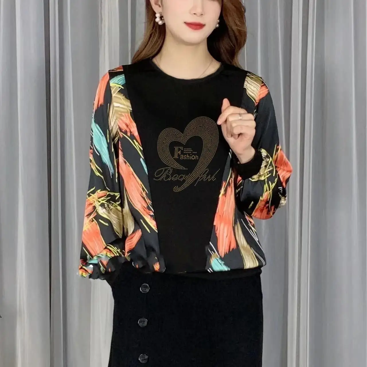 

Женская блузка с длинным рукавом, круглым вырезом и принтом