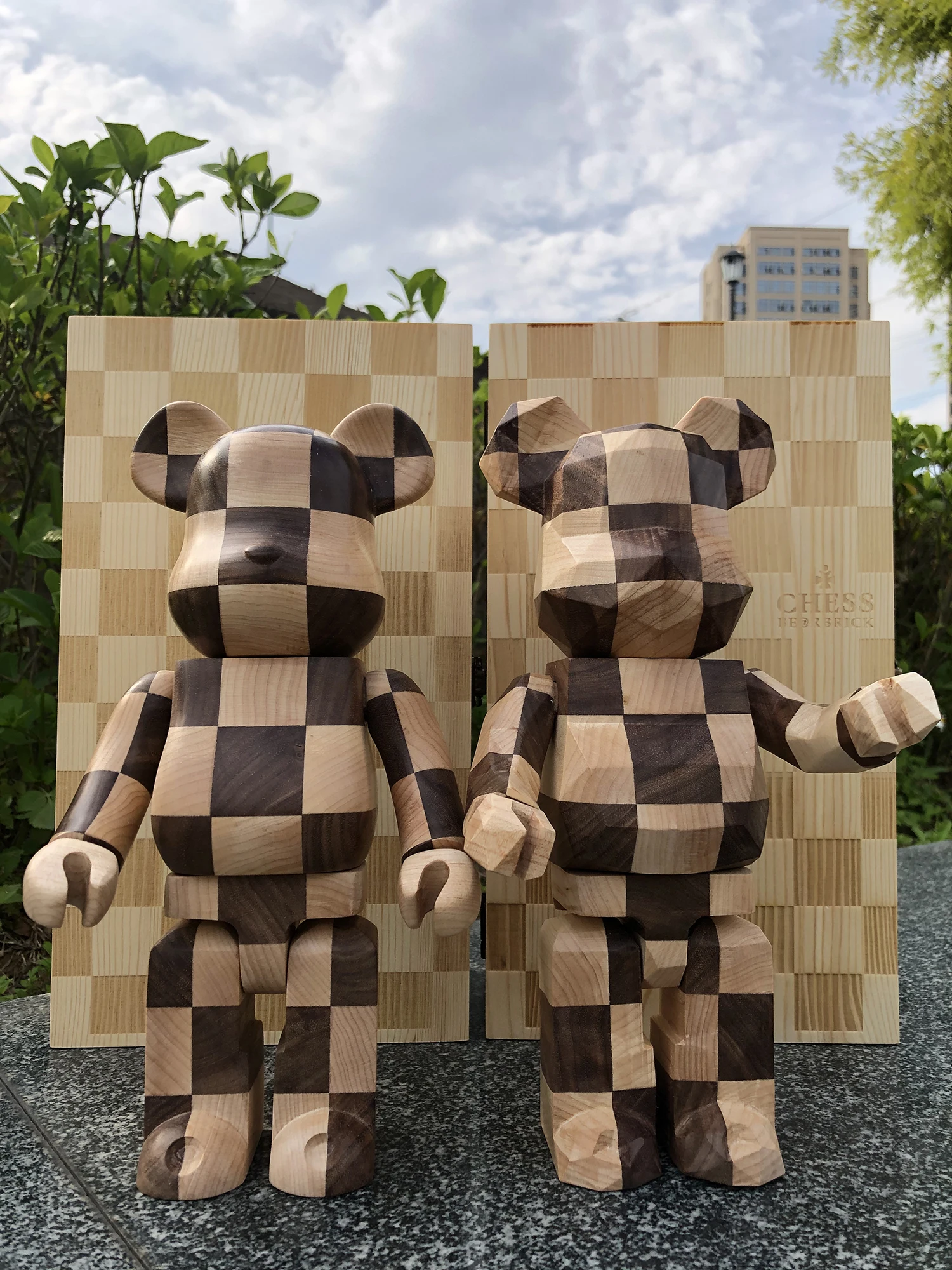 

Bearbrick Karimoku Fragmentdesign Polygon Chess 400% North American Black Walnut Maple Wood 28cm Full Body Articulation