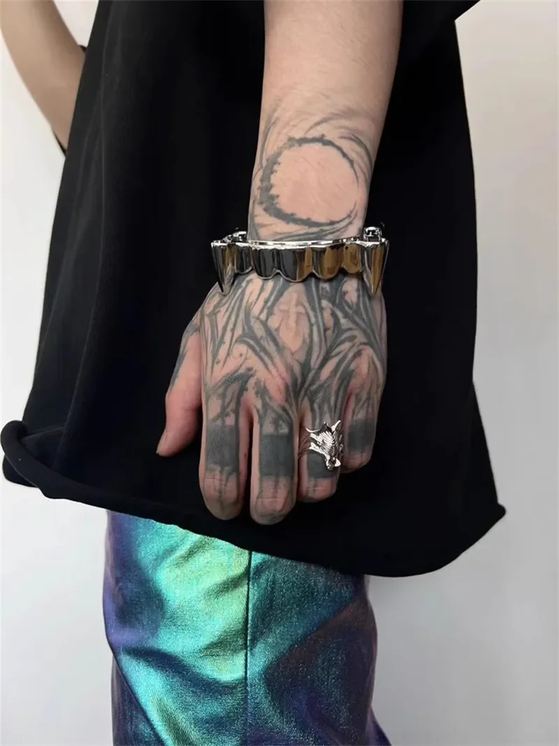 Exaggerated Trendy Hip Hop Punk Vampire Fang Bracelet Couple Street Party Armband Gift Men and Women