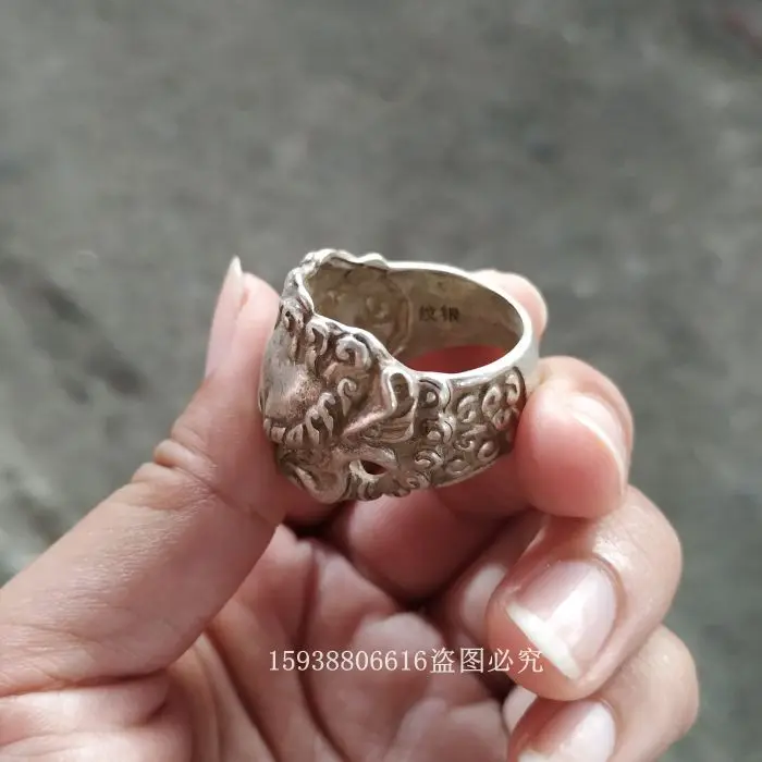 Antique bronze collection  old silver Tibetan silver Miao silvery white copper animal head lion head ring ring finger old goods