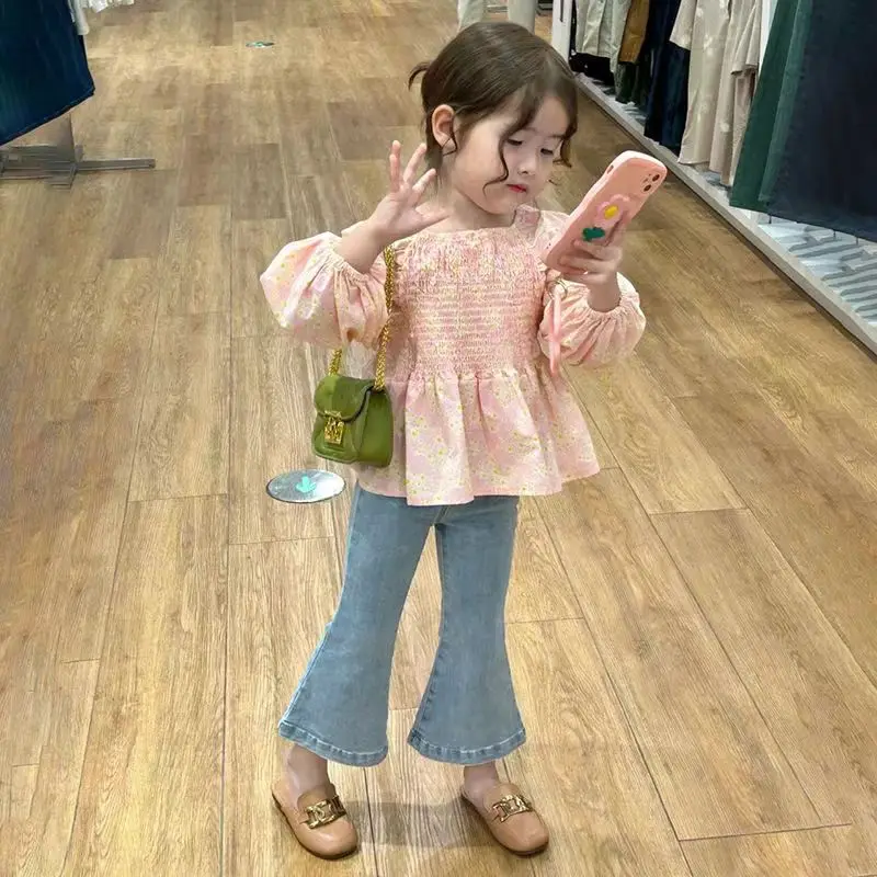 Girls Bubble Sleeve shredded blouse Jean évasé pantalons enfants printemps automne saison coréenne Fashion Two - piece set