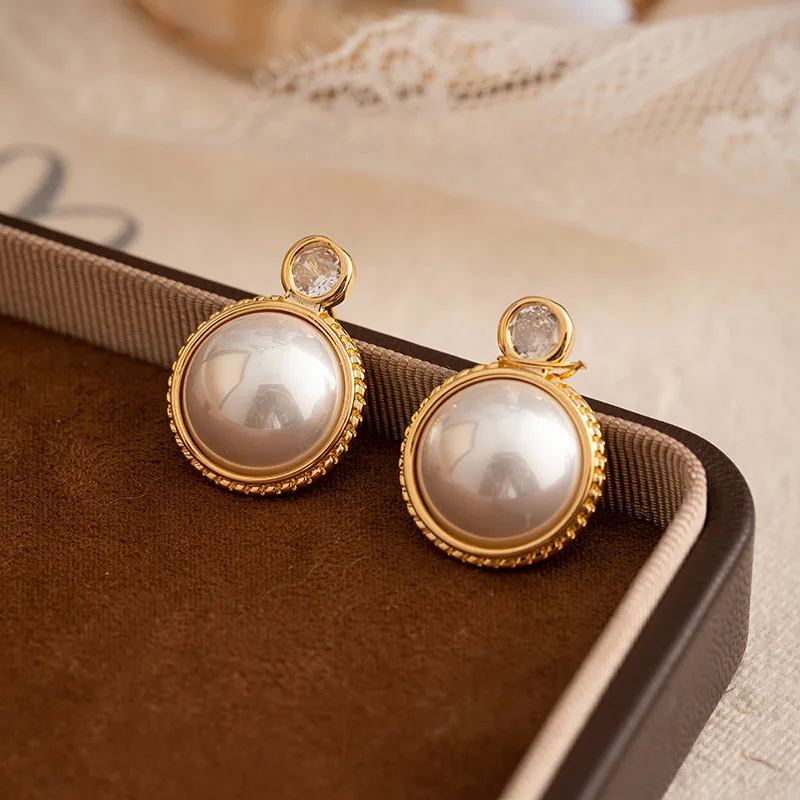 

Light luxury vintage round imitation pearl earrings for women