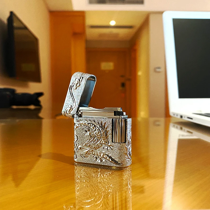 

New Memorial Metal Drawing Vertical Stripes Luxury Tobacco Lighters Ping Sound Natural Lacquer Cigarette Smoking Butane Lighters