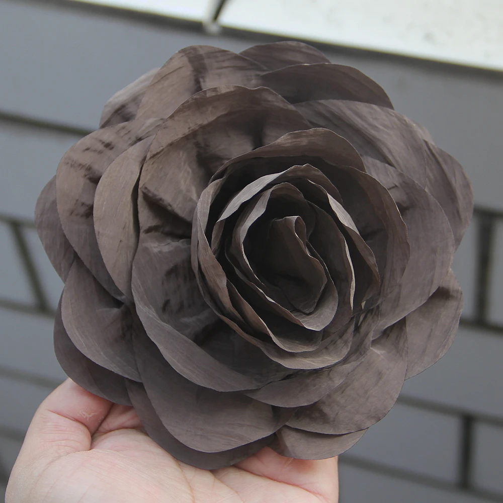 14 cm große, mehrschichtige Rosenblüten-Brosche 2025 aus Stoff für Kleider, Anzüge, Korsagen, Damen, Magazin-Hochzeits-Shootings, Pullover und Mäntel – Detail 2