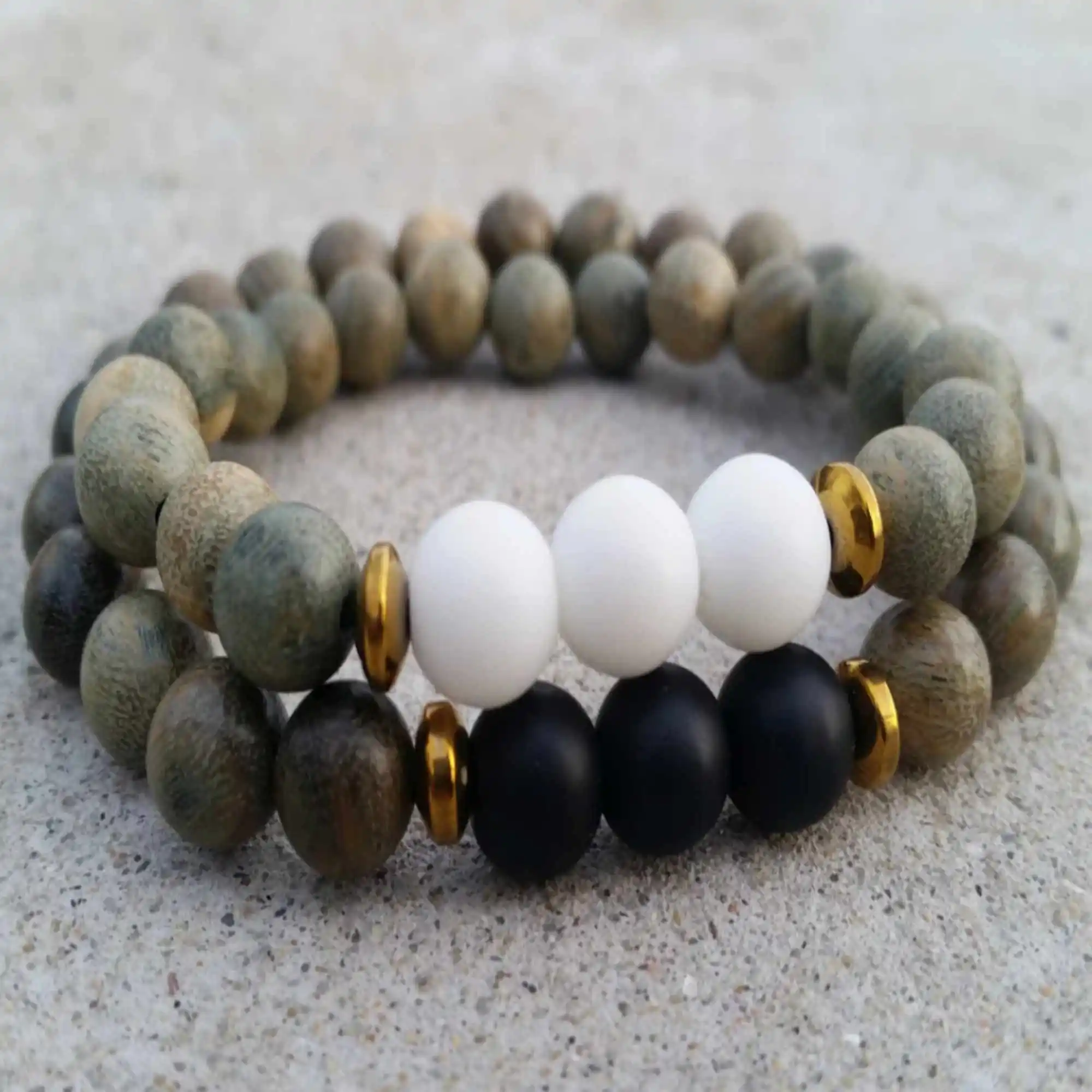 

2pcs 8mm Natural green sandalwood black white onyx beads Bracelet Chain Bless Yoga Colorful Dark Matter Blessing Meditation