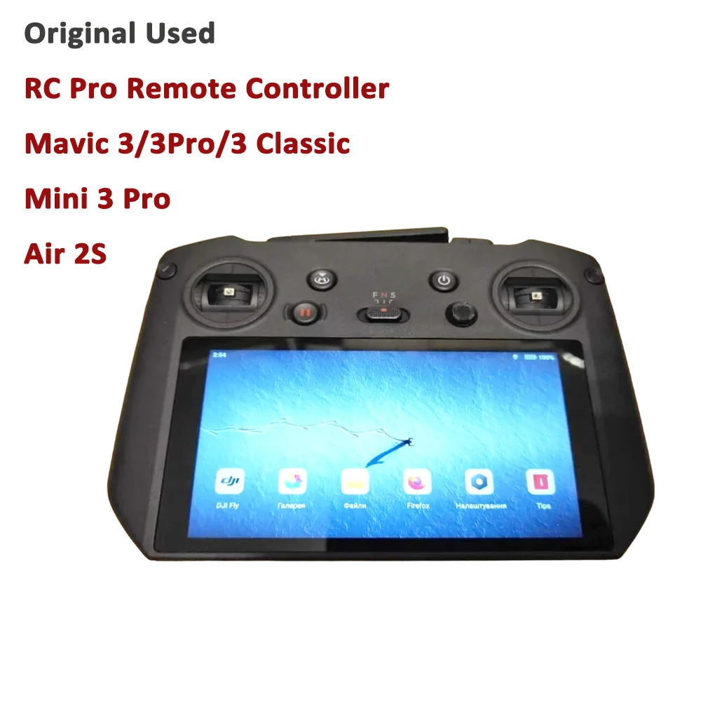 Gros plan sur l'écran de la télécommande DJI RC Pro affichant une interface de vol, compatible avec DJI Air 2S.