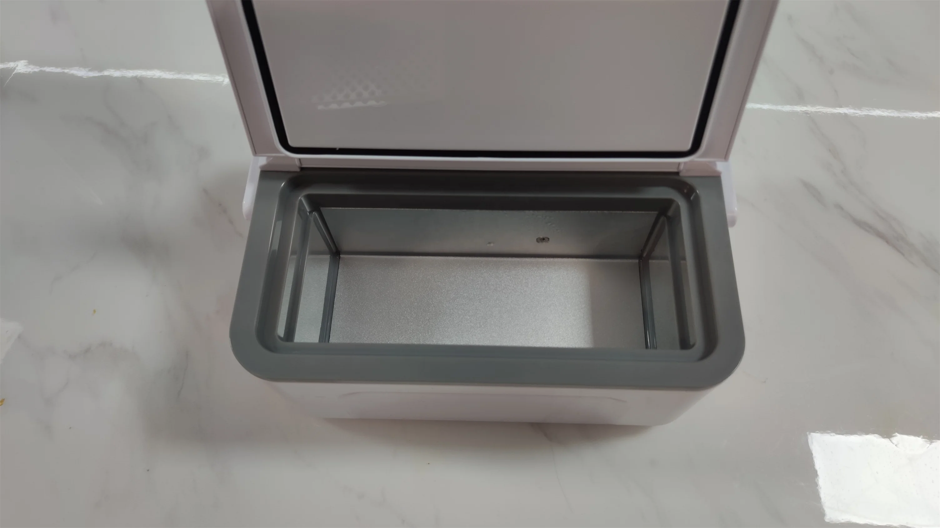 New Insulin Box DC 5V 13600mAh portable insulin medicine cooler mini fridge Car mini refrigerator / Car medicine fridge