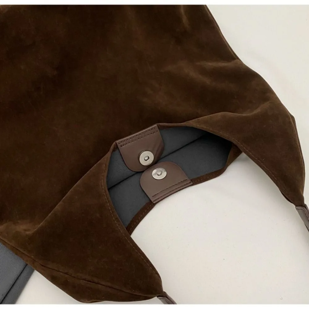 Herbst und Winter Vintage Damentasche Große Kapazität Wildleder Umhängetasche Einfarbig Einfache Vielseitige Eimertasche – Detail 3