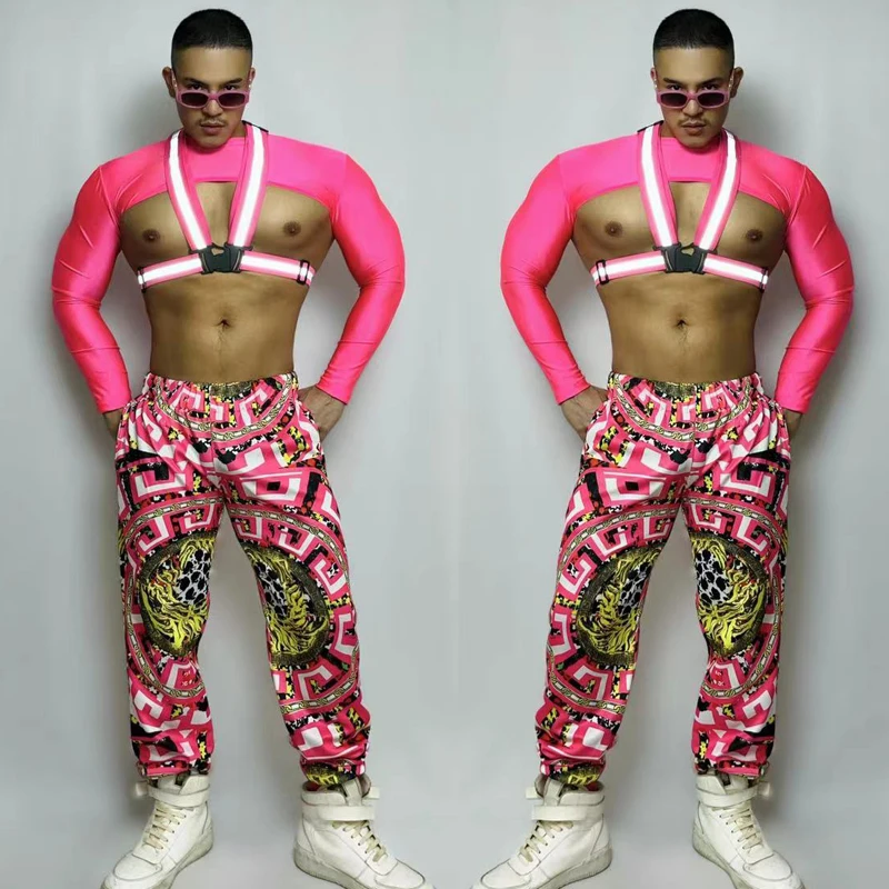 

Men Gogo Dancer Costume Fluorescent Pink Suit Reflective Chest Strap Stage Jazz Clothes Nightclub Jazz Dance Outfits