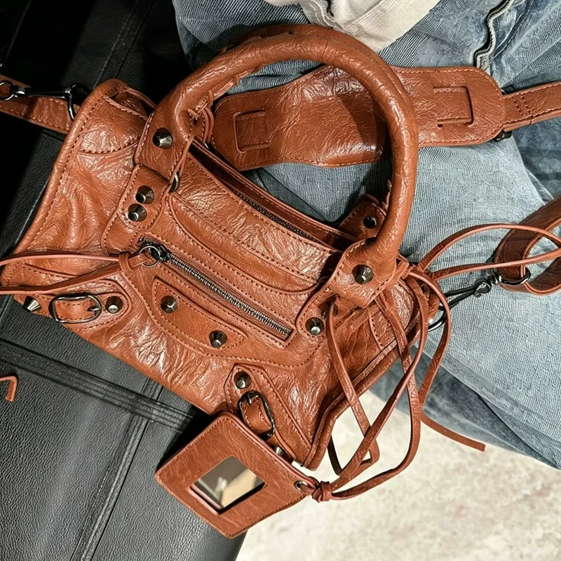 Brown Small-24cm