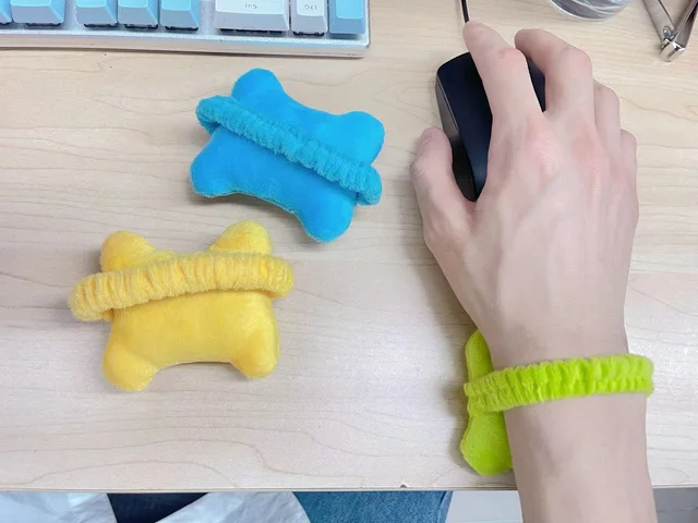 Soft Mouse Wristband: A Plush Hand Rest Mouse Pad