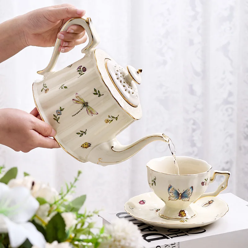 Light Luxury Ceramic Coffee Cup European Exquisite Gold Painted Cup and Plate Set Home Afternoon Tea Cups Holiday Gift 220ml