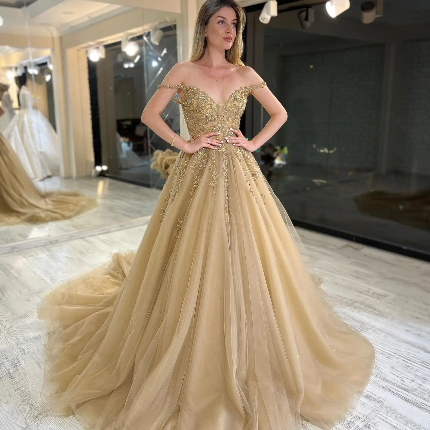 

Spaghetti Straps Champagne Evening Dresses Lace Beaded Sweetheart Tulle Prom Gown Women Formal Party vestido de novia