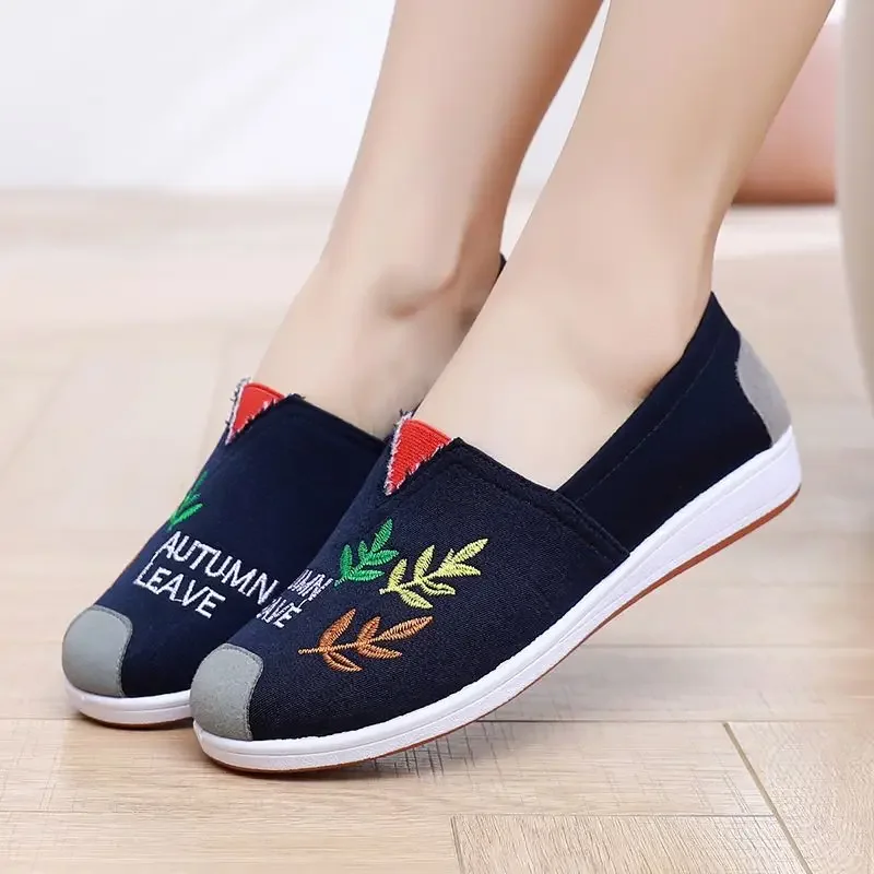 Veowalk Handmade Women's Spring Beautiful Folk Embroidery Flat Shoes Comfortable Soft Canvas Shoes Old Beijing Flat Shoes