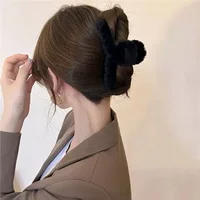 Autumn And Winter Plush Hair Clip: Shark Clip For Back Of Head Bun, High-End Furry Hair Accessories For Women - Image 5