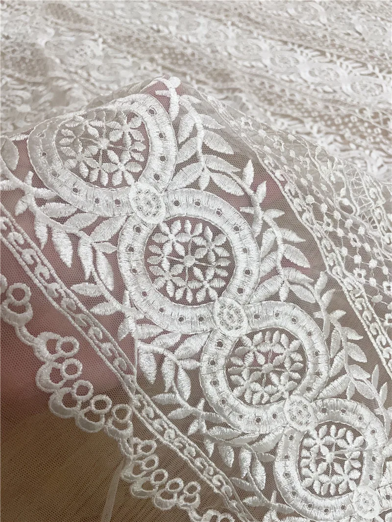 최신 스트립 고밀도 오프 화이트 자수 Labric DIY 바느질 드레스, 얇은 명주 그물 프랑스어 레이스 의류 웨딩 드레스 원단, 1 야드