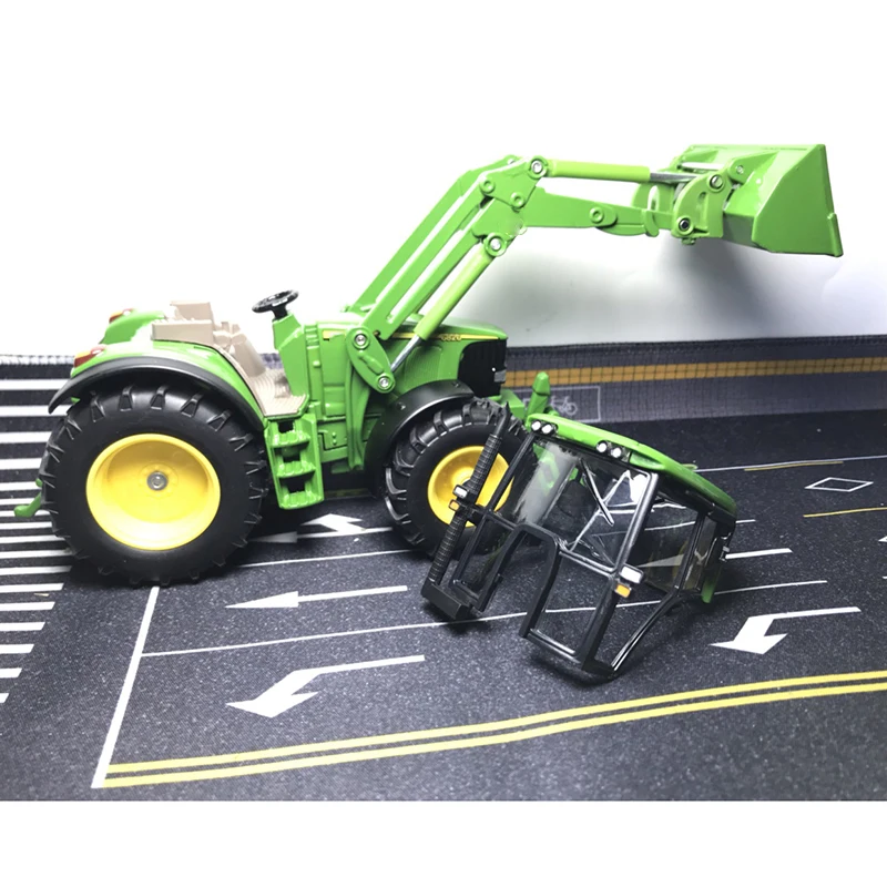 Die-casting 1:32 Scale German Large Tractor Truck Alloy Simulation Forklift  Bulldozer Children's Gift Toy Static Model