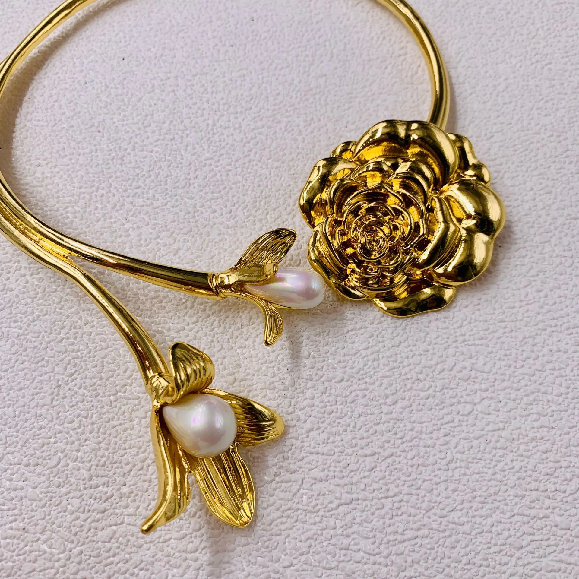 European and American colorful pearls exaggerate heavy industry camellia collar