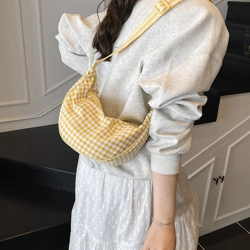 Plaid Crossbody Bag Casual Dumpling Bags Sweet Chest Pack Canvas Messenger Bags Simple Shoulder Bag Outdoor Travel Wallet Pack