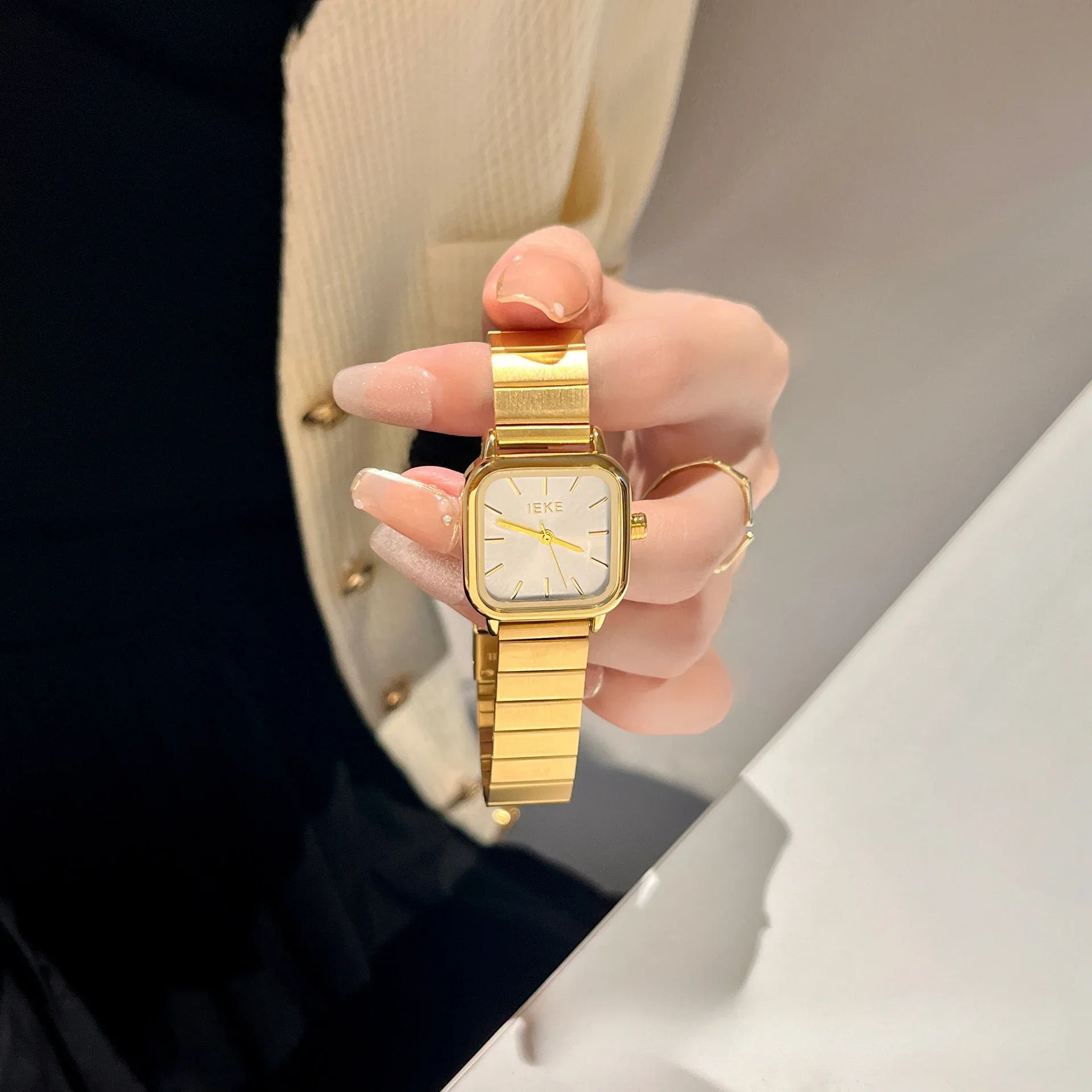 Korean cold wind watch women's student simple quartz watch commuter versatile explosion 3