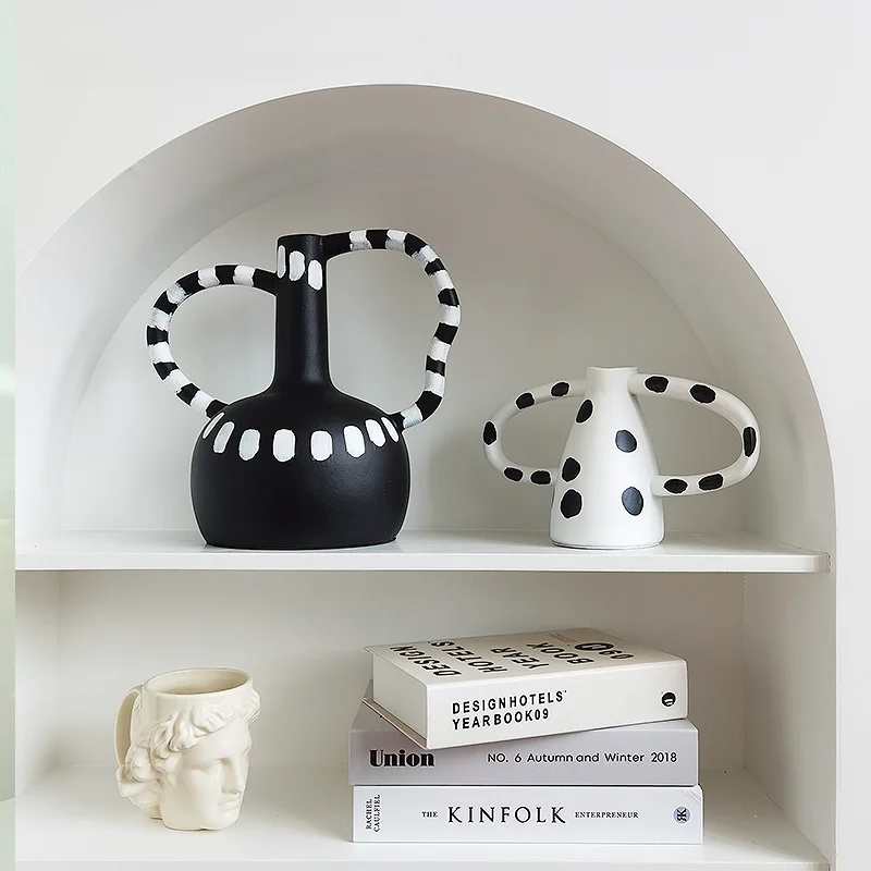 

Black and white polka dot double ear vase decoration, cave style homestay sample board room decoration, minimalist flower set