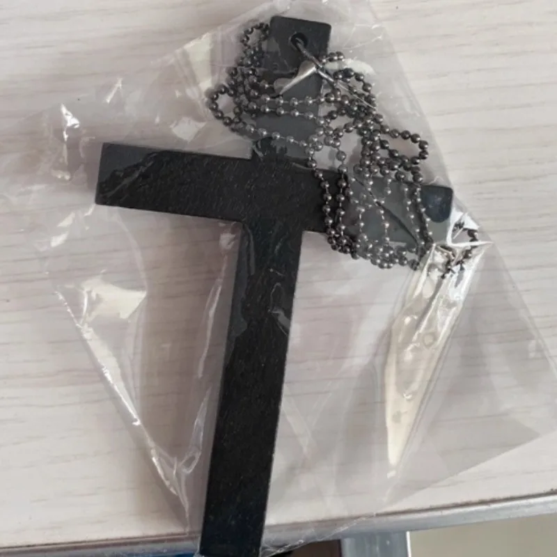 Elegant Y2K Layered Cross Necklace with Collarbone Chain Design