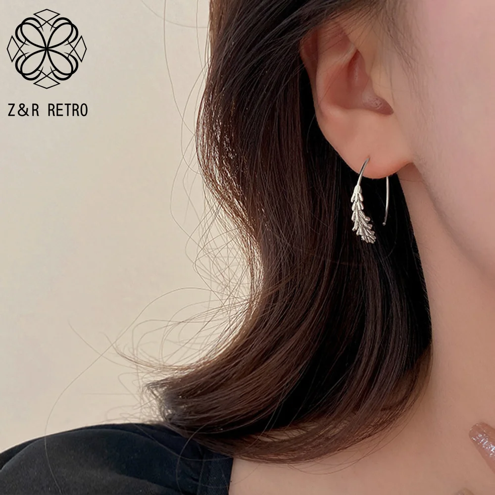 Rhinestone Decor Textured Metal Design Stud Earrings | SHEIN