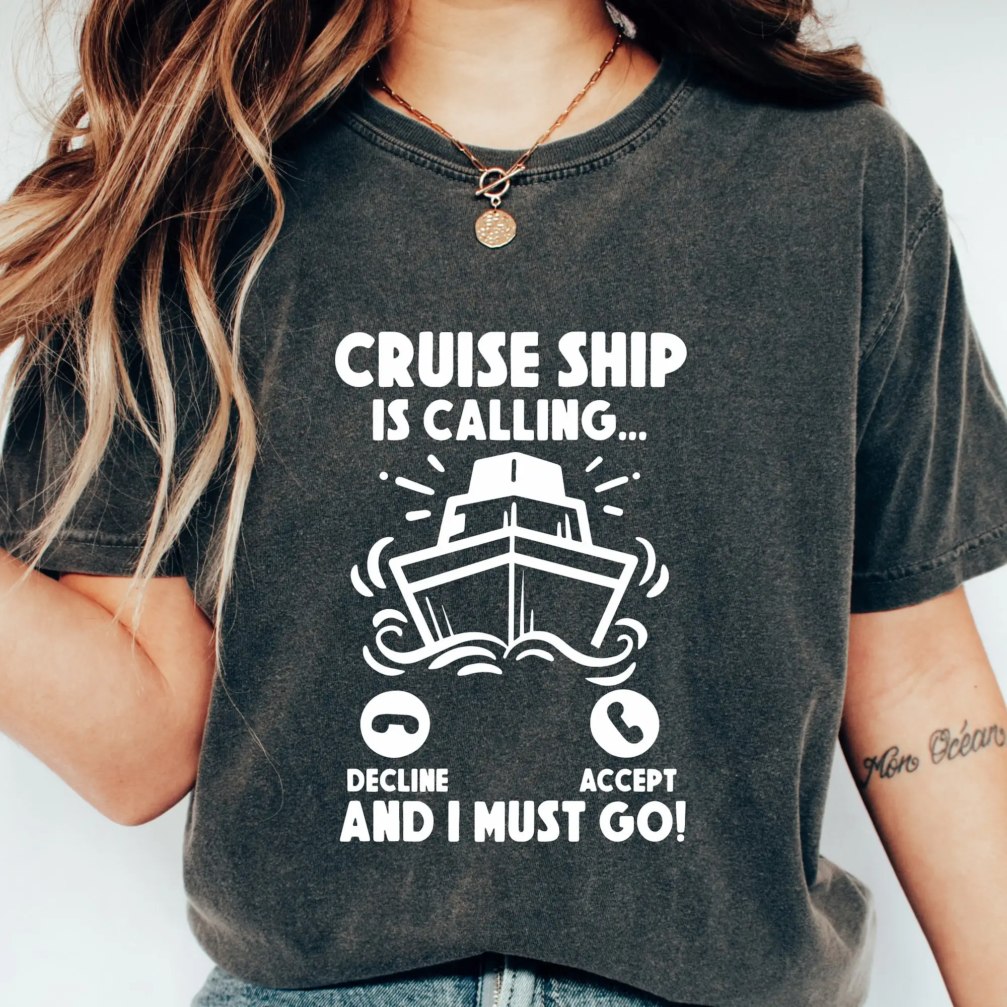 La Nave Da Crociera Sta Chiamando E I Must Go Ii Maglietta Divertente Viaggio In Vacanza Viaggio In Famiglia Spiaggia Caraibi Maniche Lunghe O Corte