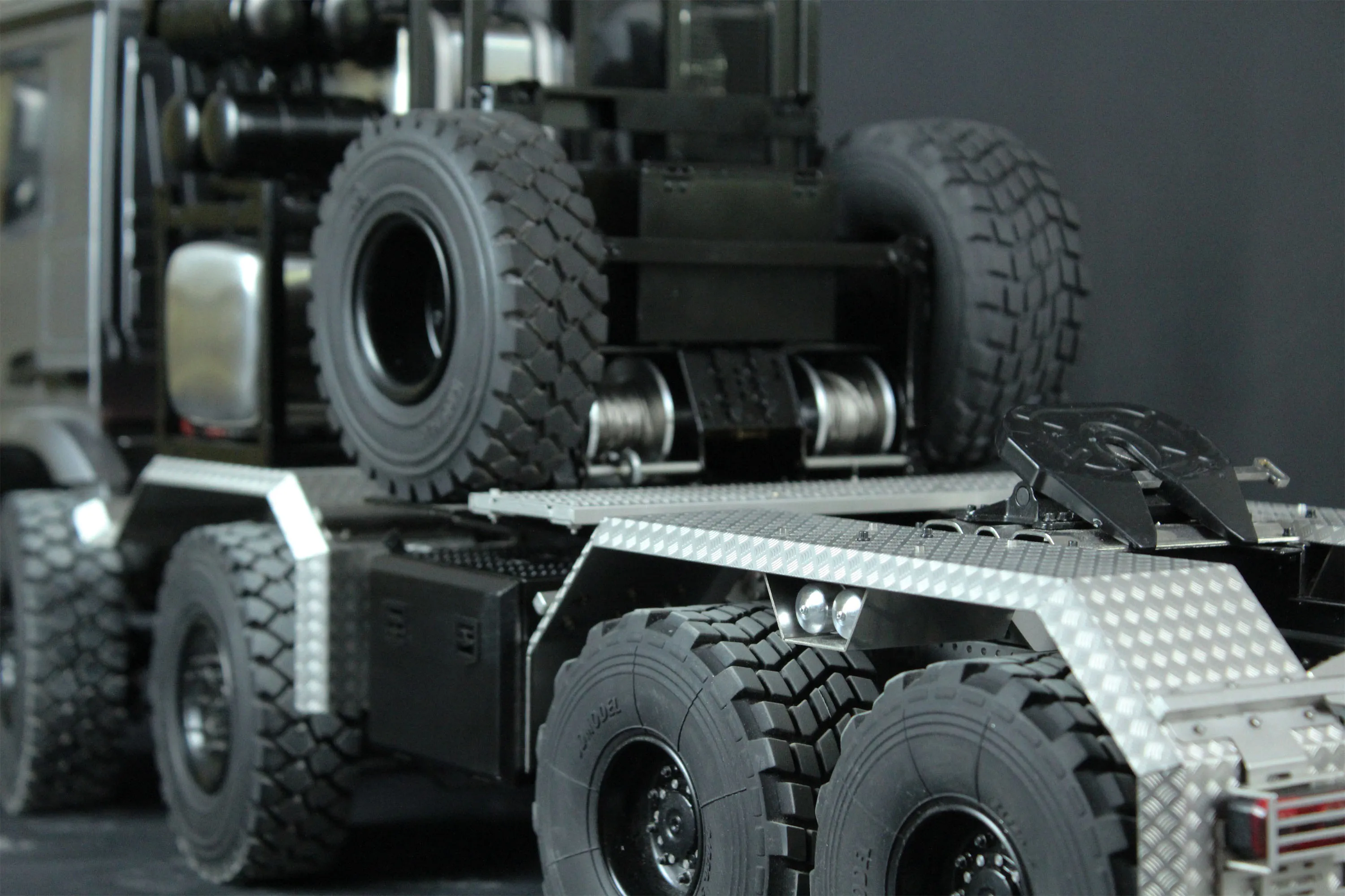 1/14 Arocs Heavy Tractor Truck 8x8 3