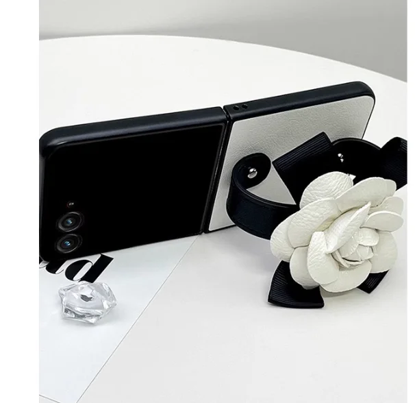 DIY Fashion Flower Short Chain Phone Case - Cute Design