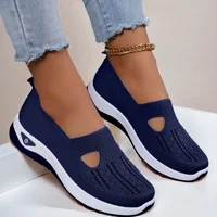 Chaussures d'été respirantes et antidérapantes à semelle souple pour personnes âgées, chaussures plates de marche décontractées pour femmes d'âge moyen et âgées 2