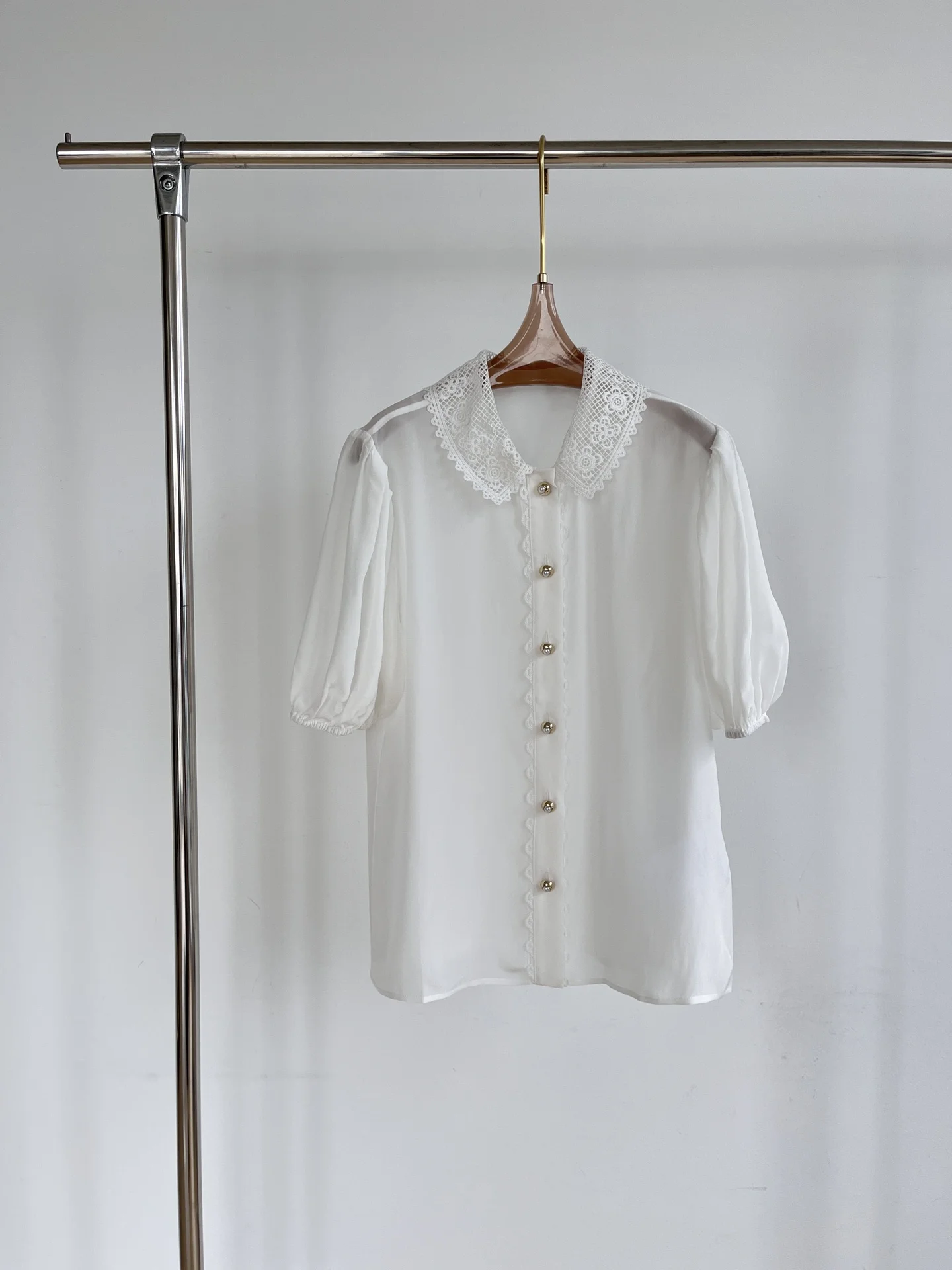 

2023New embroidered shirt lovely sweet wind, upper body is a rich daughter, will not pick age