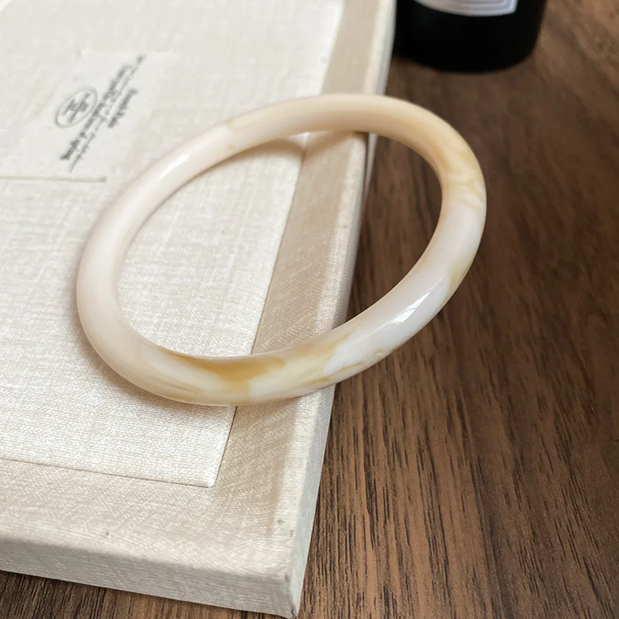 Sleek Resin Acrylic Jade-Style Women's Fashion Bangle Bracelet