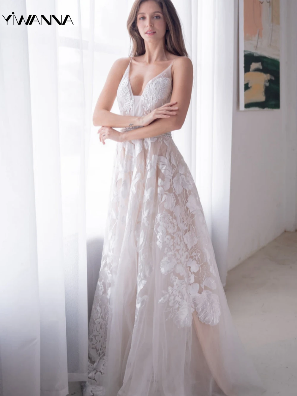 Grazioso abito da sposa con spalline sottili abito classico con applicazioni di perle per la