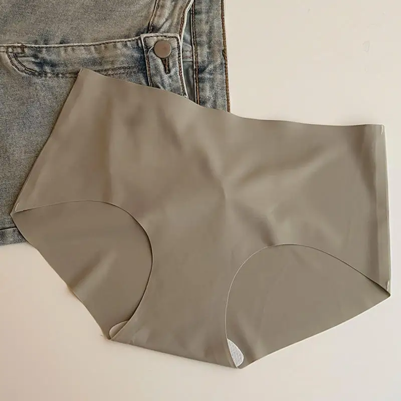Women's Seamless Panties Sexy Silk Ice Briefs Quick Dry Underwear Female Trackless Panties Fresh Summer Panties