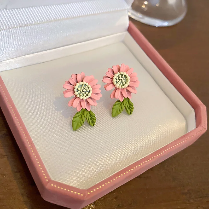 

Европейские и американские элегантные милые и свежие цветы маргаритки японские и корейские женские серьги