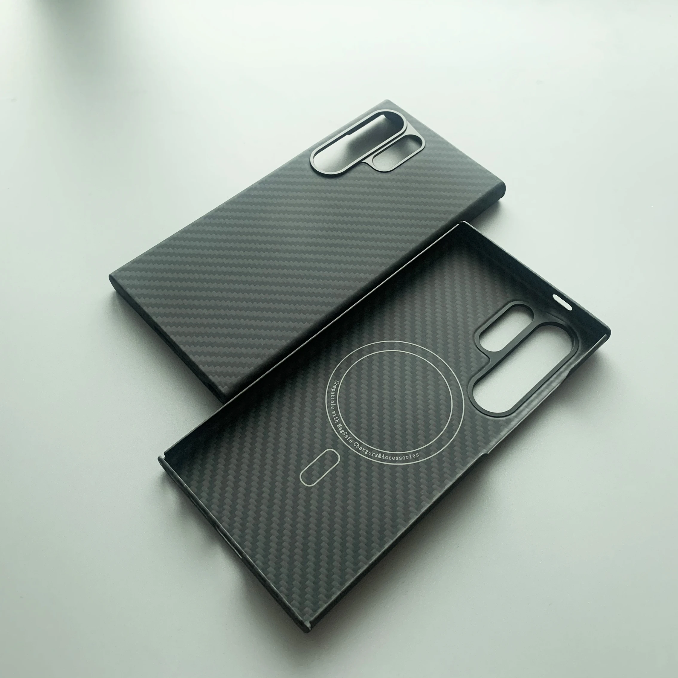 Suitable for Samsung S24Ultra Kevlar slim phone case, luxury carbon fiber MagSafe wireless charging phone case