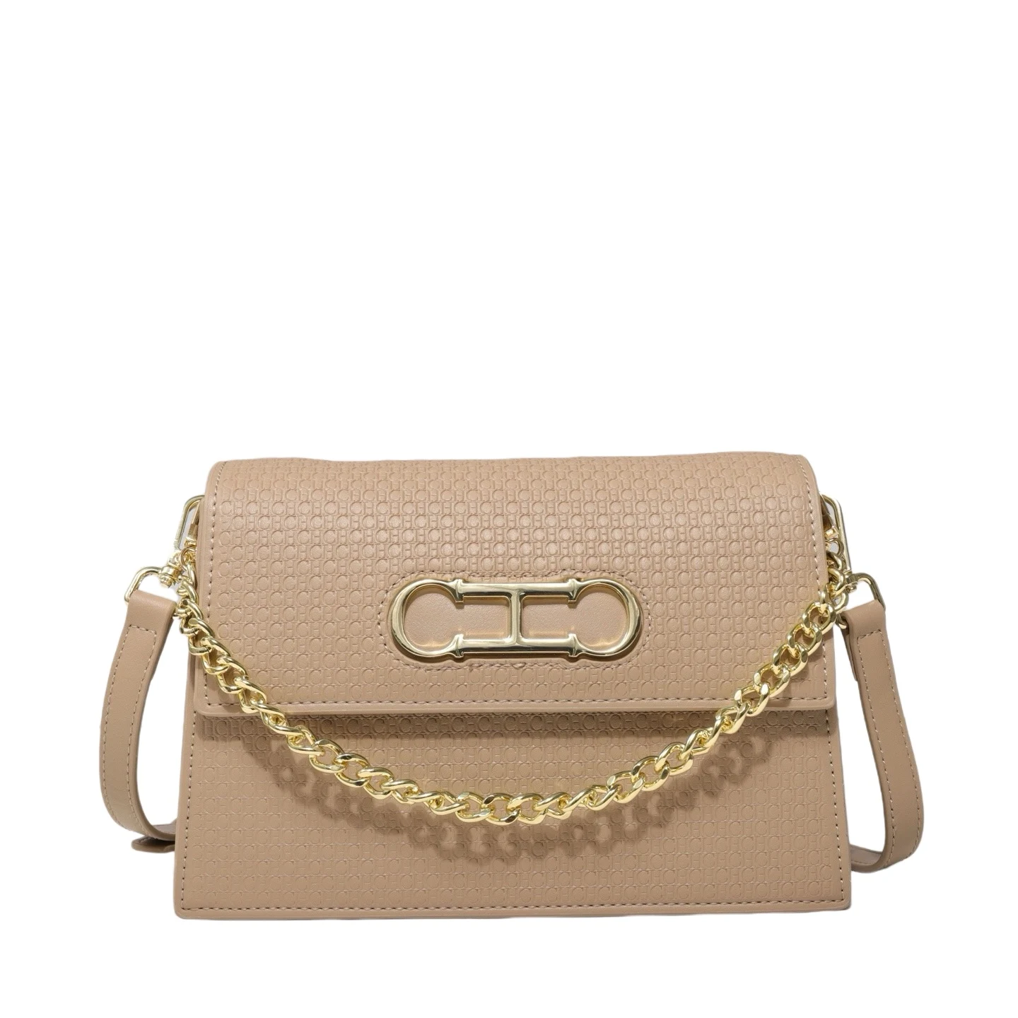 حقيبة كروس مصممة خصيصًا من CH، تتميز بطباعة حروف ع...