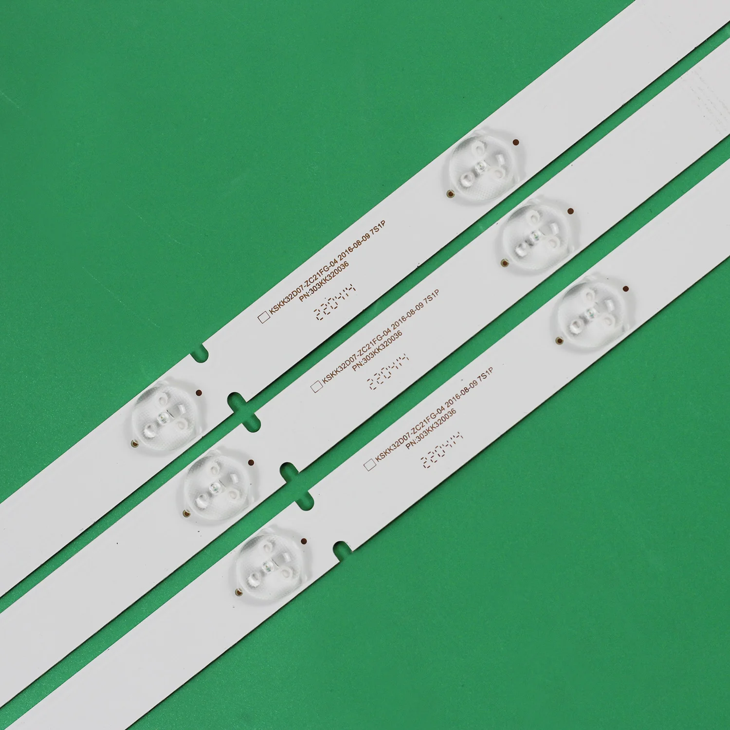 ο 3 / LED Ʈ Ʈ 7  KSKK32D07-ZC21FG-04 303KK320036 DEXP H32C7200K LED 32YD350