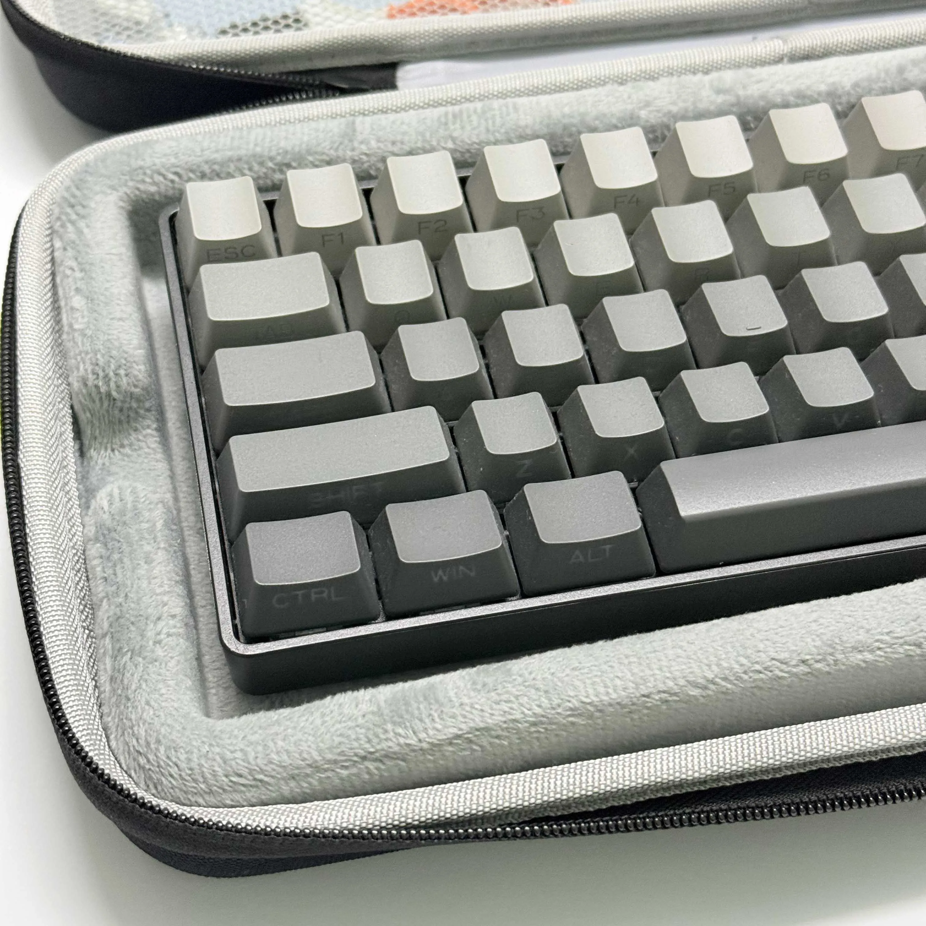 Deluxe Dustproof Hard Case for Mechanical Keyboards – Grey/Black Protective Storage Bag